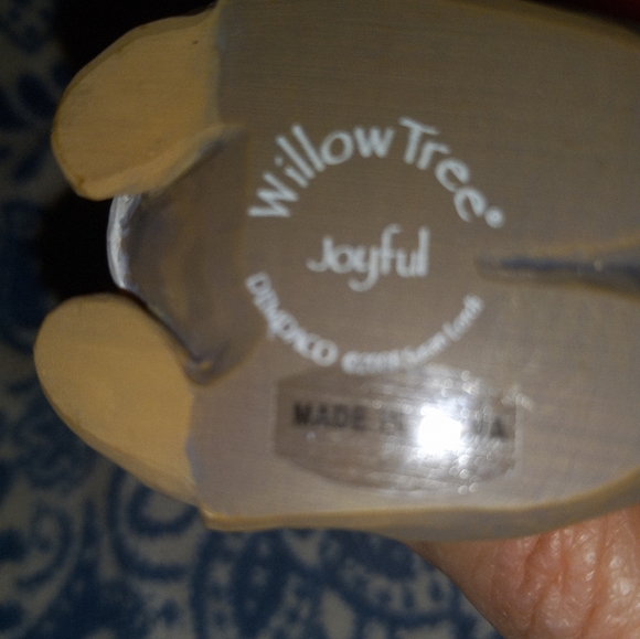 Willow Tree Joyful 2008 Figurine - Picture 6 of 6